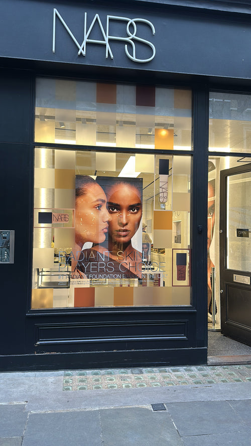 Do It Like a Local Presents: Fashion Shop Like a Local Experience. Valencia. Private