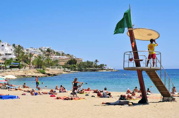 Do The Beach Like a Local Experience. Ibiza Private.